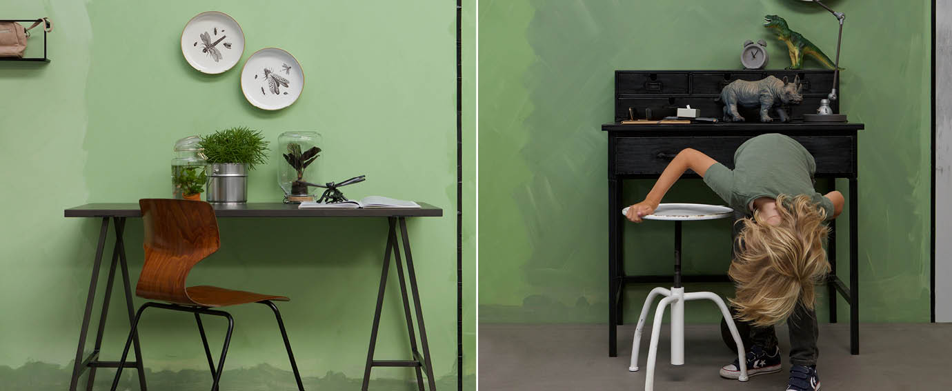 Bureau setting 1